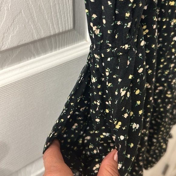 Divided Romper black floral size small with pockets and gathered waist - Picture 5 of 6